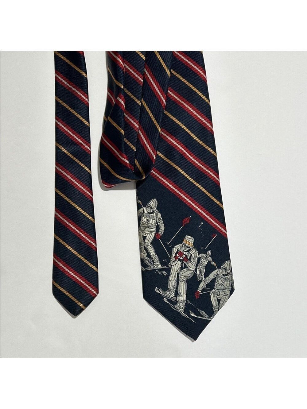 Resilio vintage Men's Striped Tie with Skiing Motif. Preowned, good condition